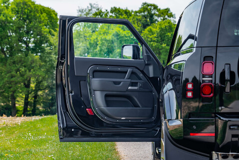 Land Rover Defender 3.0 D250 X-Dynamic HSE Hard Top 7