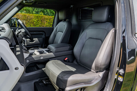 Land Rover Defender 3.0 D250 X-Dynamic HSE Hard Top 9