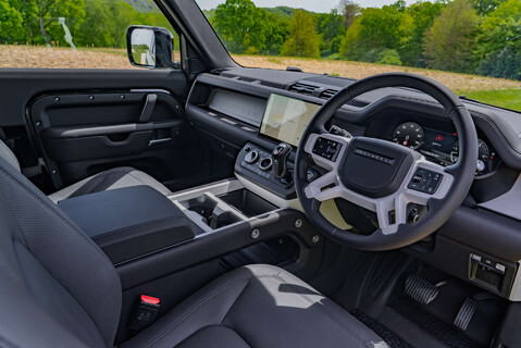 Land Rover Defender 3.0 D250 X-Dynamic HSE Hard Top 10