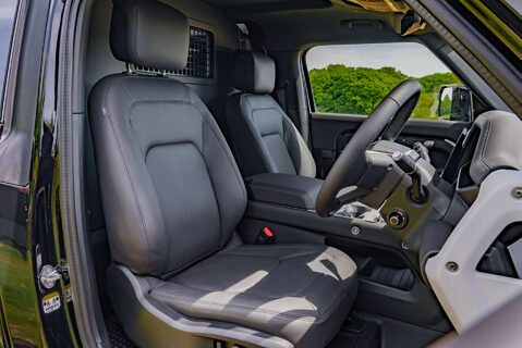 Land Rover Defender 3.0 D250 X-Dynamic HSE Hard Top Obsidian 11
