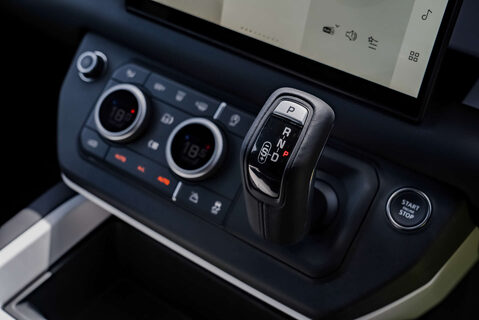 Land Rover Defender 3.0 D250 X-Dynamic HSE Hard Top Obsidian 15