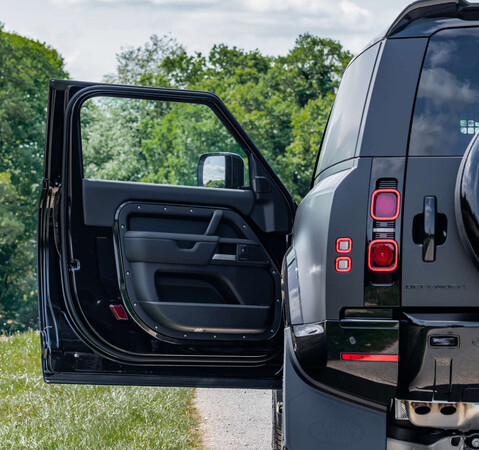 Land Rover Defender D350 X-Dynamic HSE Hardtop 1