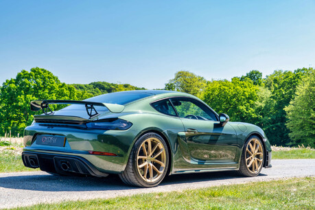 Porsche 718 Cayman GT4 PDK