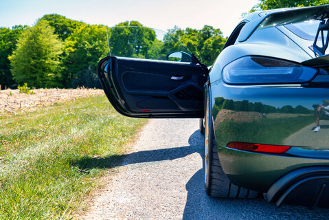 Porsche 718 Cayman GT4 PDK 7
