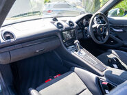 Porsche 718 Cayman GT4 PDK 8