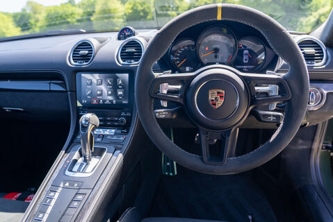 Porsche 718 Cayman GT4 PDK 11