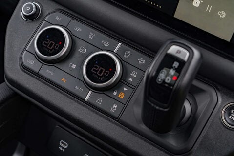 Land Rover Defender V8 Carpathian Edition 15