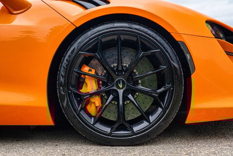 McLaren Artura PHEV 5
