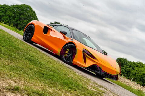 McLaren Artura PHEV 19