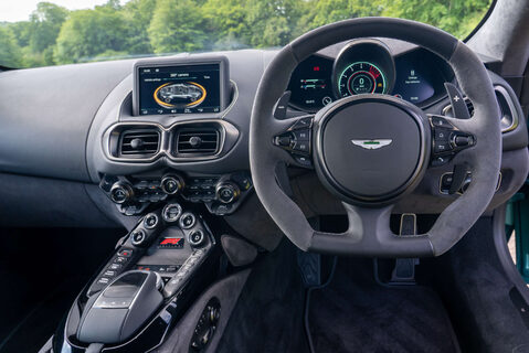 Aston Martin Vantage F1 Edition 11
