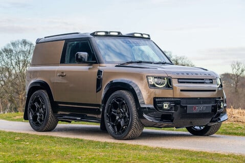 Land Rover Defender D250 X-Dynamic SE Hard Top 2