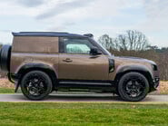 Land Rover Defender D250 X-Dynamic SE Hard Top 3