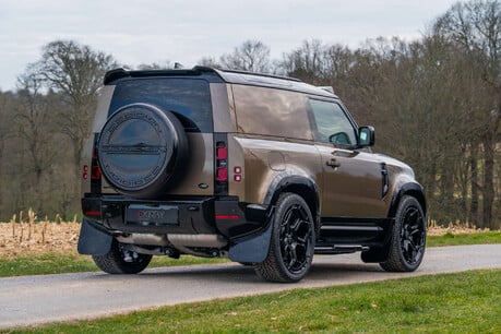 Land Rover Defender D250 X-Dynamic SE Hard Top