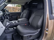 Land Rover Defender D250 X-Dynamic SE Hard Top 9