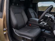 Land Rover Defender D250 X-Dynamic SE Hard Top 10