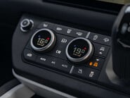 Land Rover Defender D250 X-Dynamic SE Hard Top 13