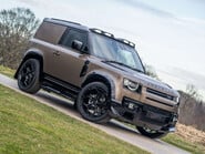 Land Rover Defender D250 X-Dynamic SE Hard Top 19