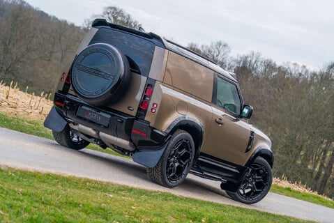Land Rover Defender D250 X-Dynamic SE Hard Top 20