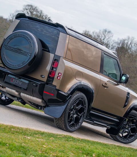 Land Rover Defender D250 X-Dynamic SE Hard Top 1