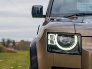 Land Rover Defender D250 X-Dynamic SE Hard Top 18