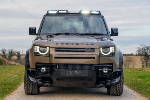 Land Rover Defender D250 X-Dynamic SE Hard Top 17