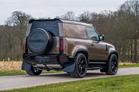 Land Rover Defender D250 X-Dynamic SE Hard Top