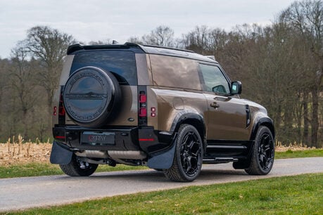 Land Rover Defender D250 X-Dynamic SE Hard Top