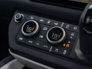 Land Rover Defender D250 X-Dynamic SE HardTop Obsidian WildTrak 13