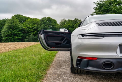 Porsche 911 Targa 4 GTS PDK 7