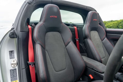 Porsche 911 Targa 4 GTS PDK 10