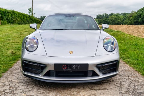 Porsche 911 Targa 4 GTS PDK 18