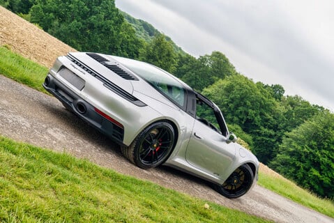 Porsche 911 Targa 4 GTS PDK 20