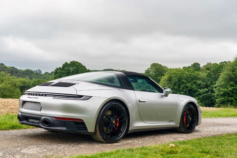 Porsche 911 Targa 4 GTS PDK 25