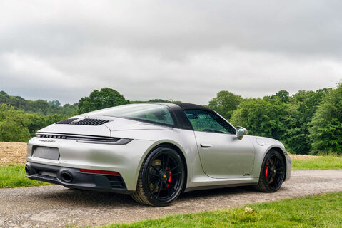 Porsche 911 Targa 4 GTS PDK 25