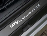 Porsche 911 Targa 4 GTS PDK 15