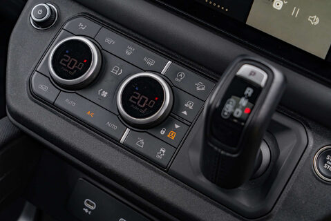 Land Rover Defender V8 Carpathian Edition 15