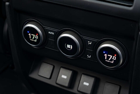 Land Rover Defender V8 Carpathian Edition 18