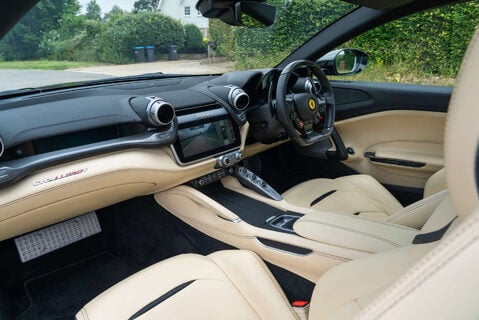 Ferrari GTC4 Lusso T 8