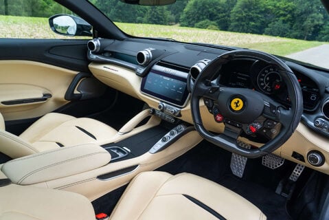 Ferrari GTC4 Lusso T 10