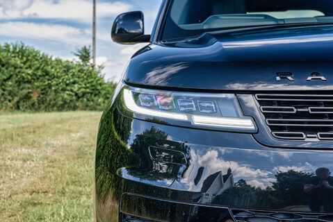 Land Rover Range Rover Sport D300 Dynamic SE 16