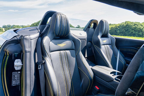 Aston Martin Vantage Roadster 10