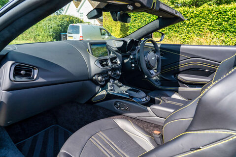 Aston Martin Vantage Roadster 8