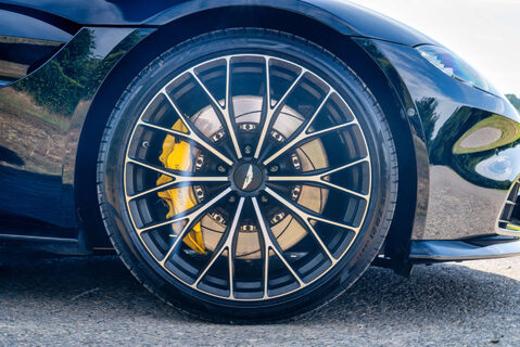 Aston Martin Vantage Roadster 5