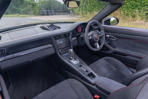 Porsche 911 Carrera GTS PDK 8