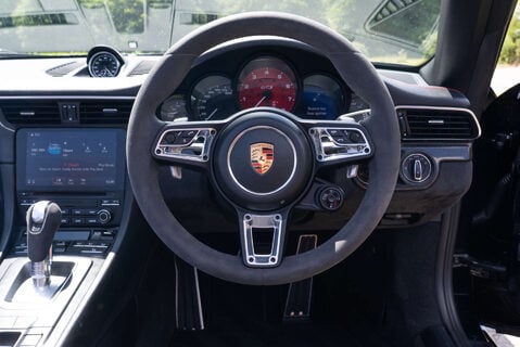 Porsche 911 Carrera GTS PDK 13