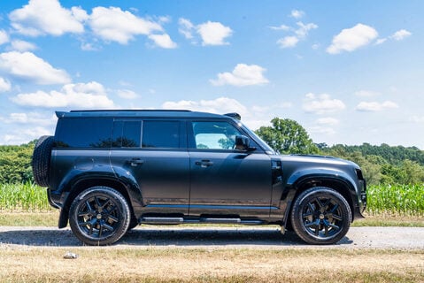 Land Rover Defender D350 HSE HardTop 3