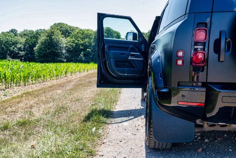 Land Rover Defender D350 HSE HardTop 7