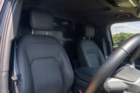 Land Rover Defender D350 HSE HardTop 10