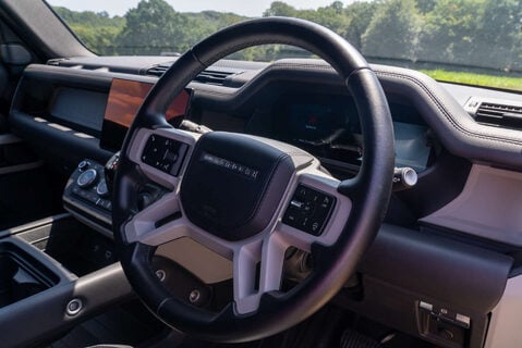 Land Rover Defender D350 HSE HardTop 11