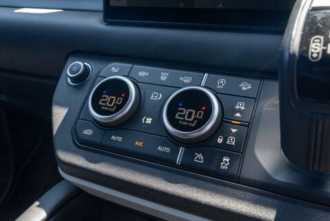 Land Rover Defender D350 HSE HardTop 13